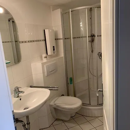 Strandkoenig-westerland-terrasse-mit-garten-strandnaehe-pkw-stellplatz