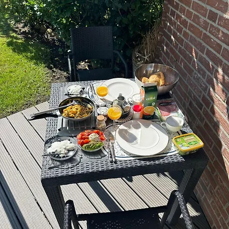 Strandkoenig-westerland-terrasse-mit-garten-strandnaehe-pkw-stellplatz Apartman