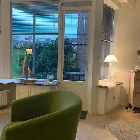 Strandkoenig-westerland-terrasse-mit-garten-strandnaehe-pkw-stellplatz * Vesterland